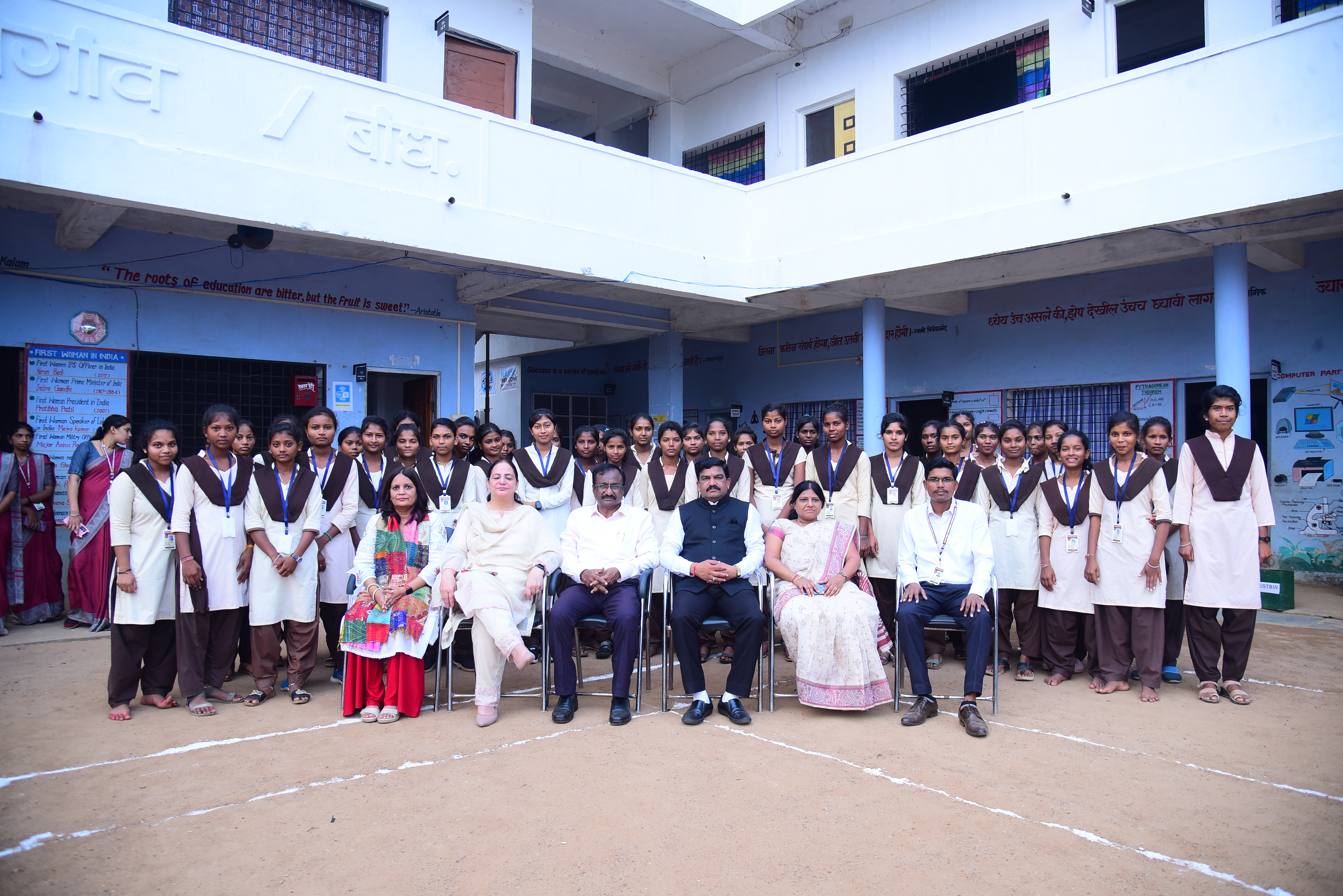 RUKHAMA MAHILA MAHAVIDYALAYA NAWEGAON BANDH